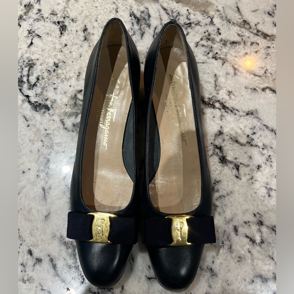 Salvatore Ferragamo Black Leather Varina Bow Pumps with Gold Hardware